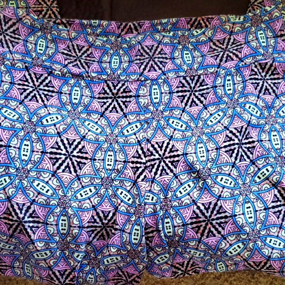#L045 (CH) NWOT LuLaRoe stained Glass Design Leggings